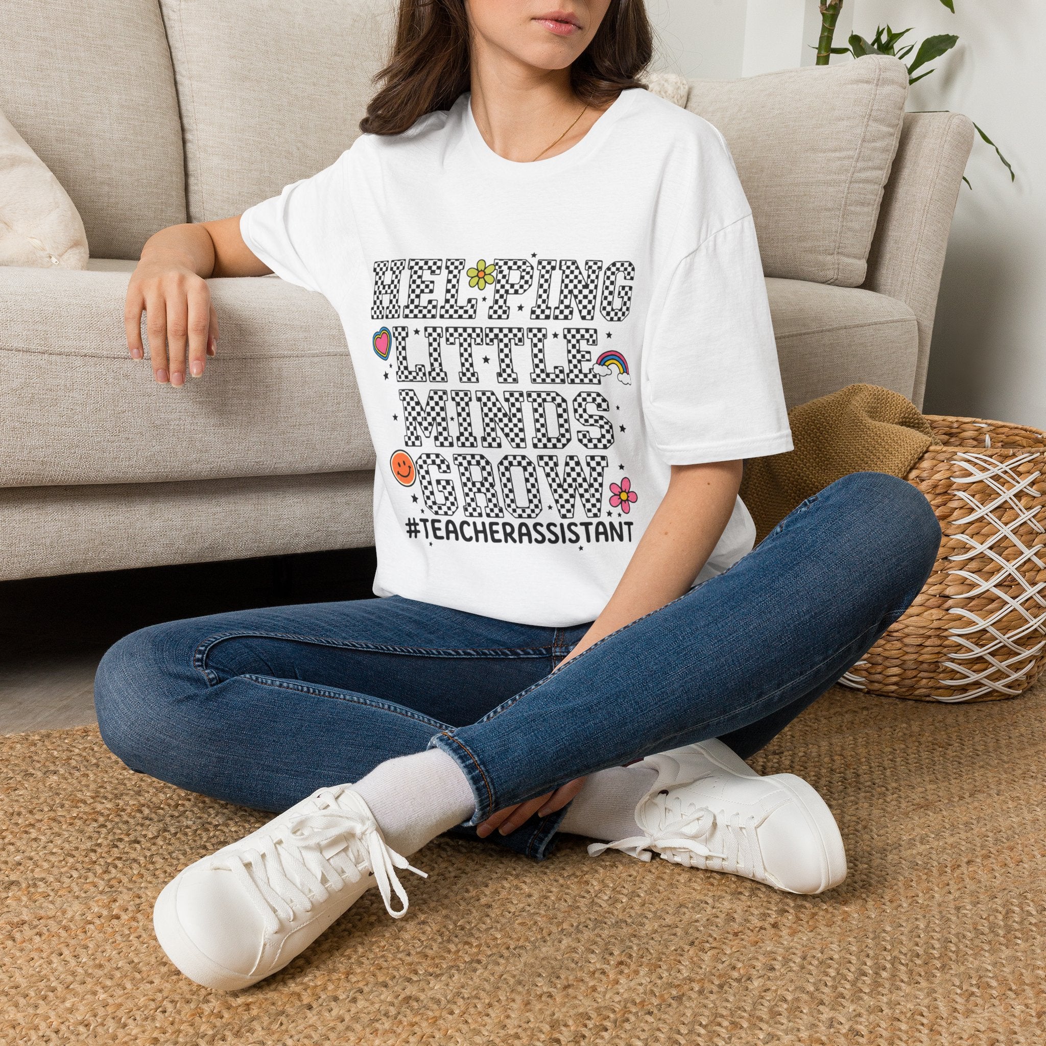 Helping Little Minds Grow T-Shirt — Cute Teacher Assistant Tee